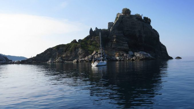 870364_skopelos-chalkidikisailinggr3 Ταξίδι με ιστιοπλοϊκό στο Αρχιπέλαγος