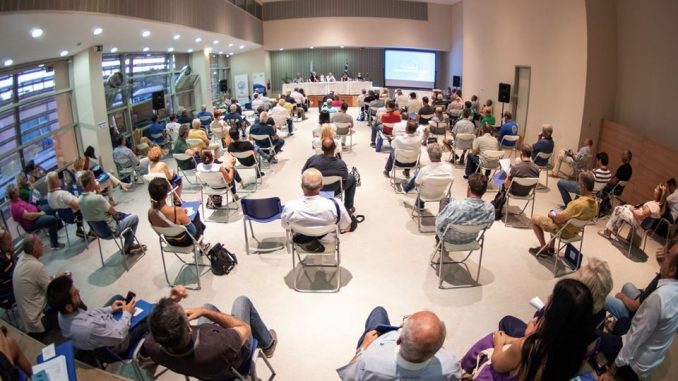 ΣΕ ΠΑΝΗΓΥΡΙΚΟ ΚΛΙΜΑ Η ΓΕΝΙΚΗ ΣΥΝΕΛΕΥΣΗ ΤΗΣ ΕΙΟ